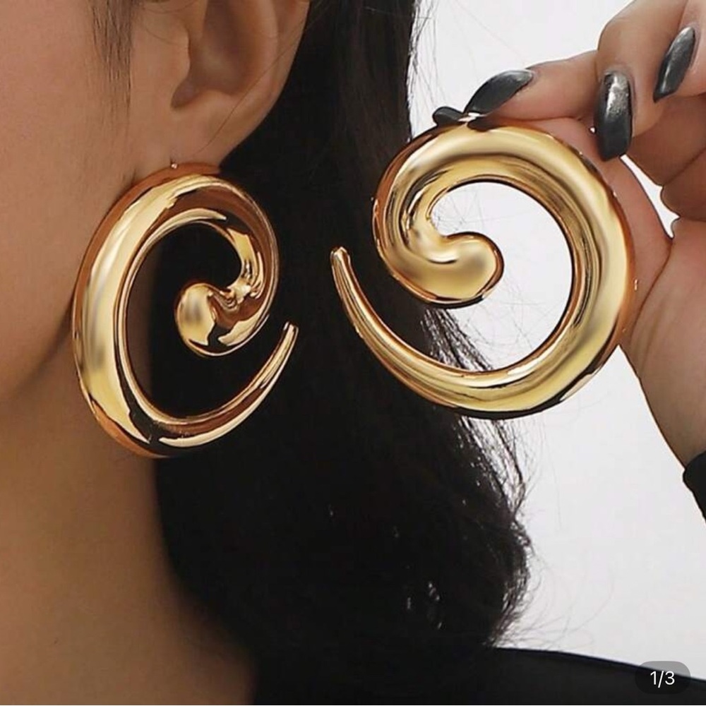 Elegant Gold  Oversized Swirl Earrings
